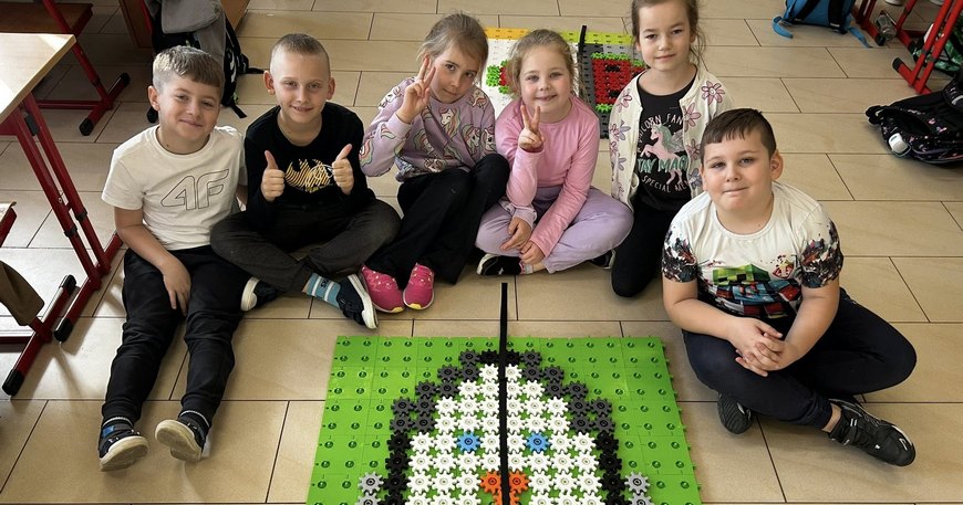 KOLOCKOWE SYMETRIE W KLASIE DRUGIEJ